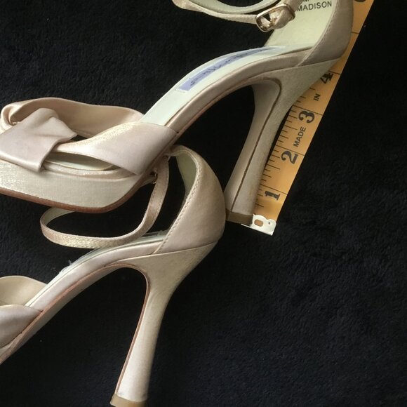 Colorifics Women's Gold Tone Shoes 7.5M - Picture 4 of 15